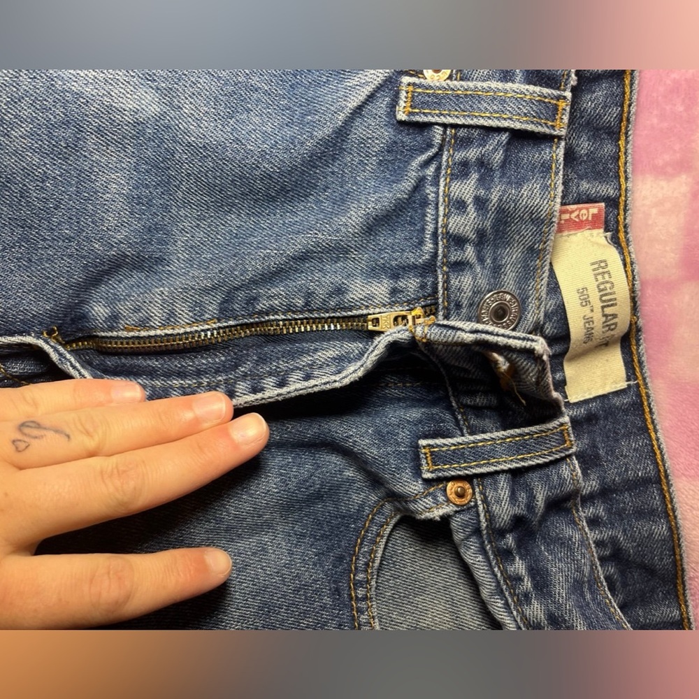 Vintage 505 Levi's Jean Shorts - Picture 10 of 11